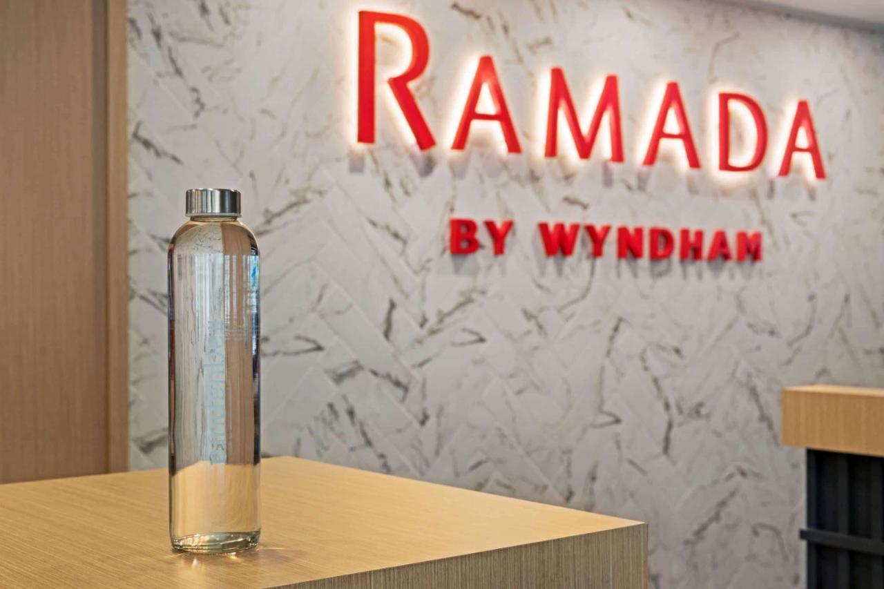 Ramada By Wyndham Valencia Almussafes Hotel Exterior foto
